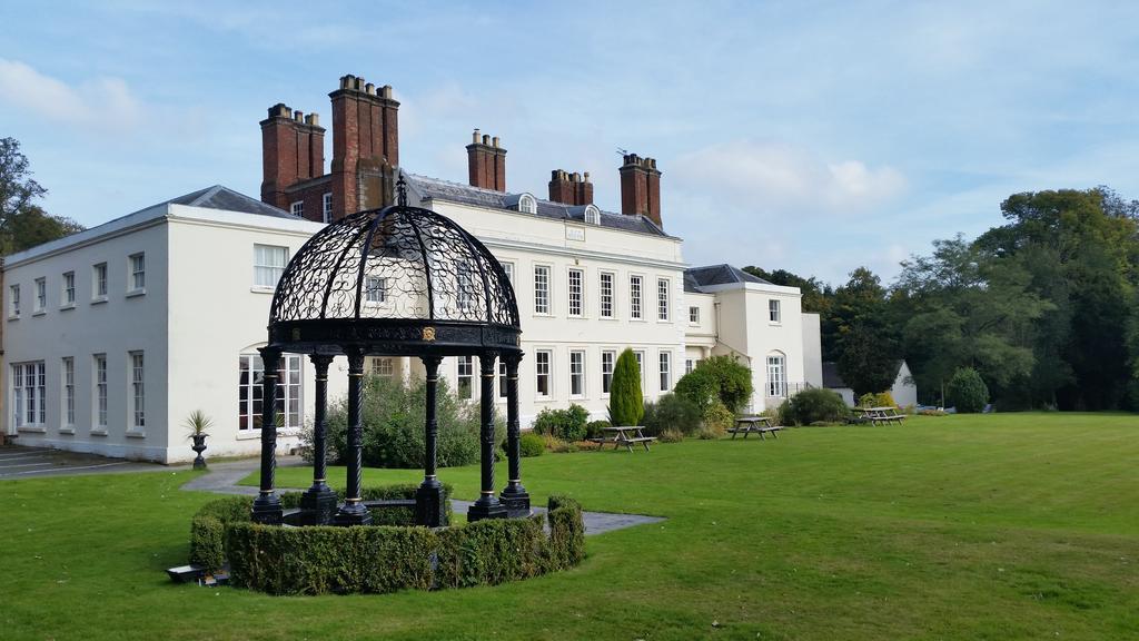 Haughton Hall Hotel & Leisure Club Telford Esterno foto