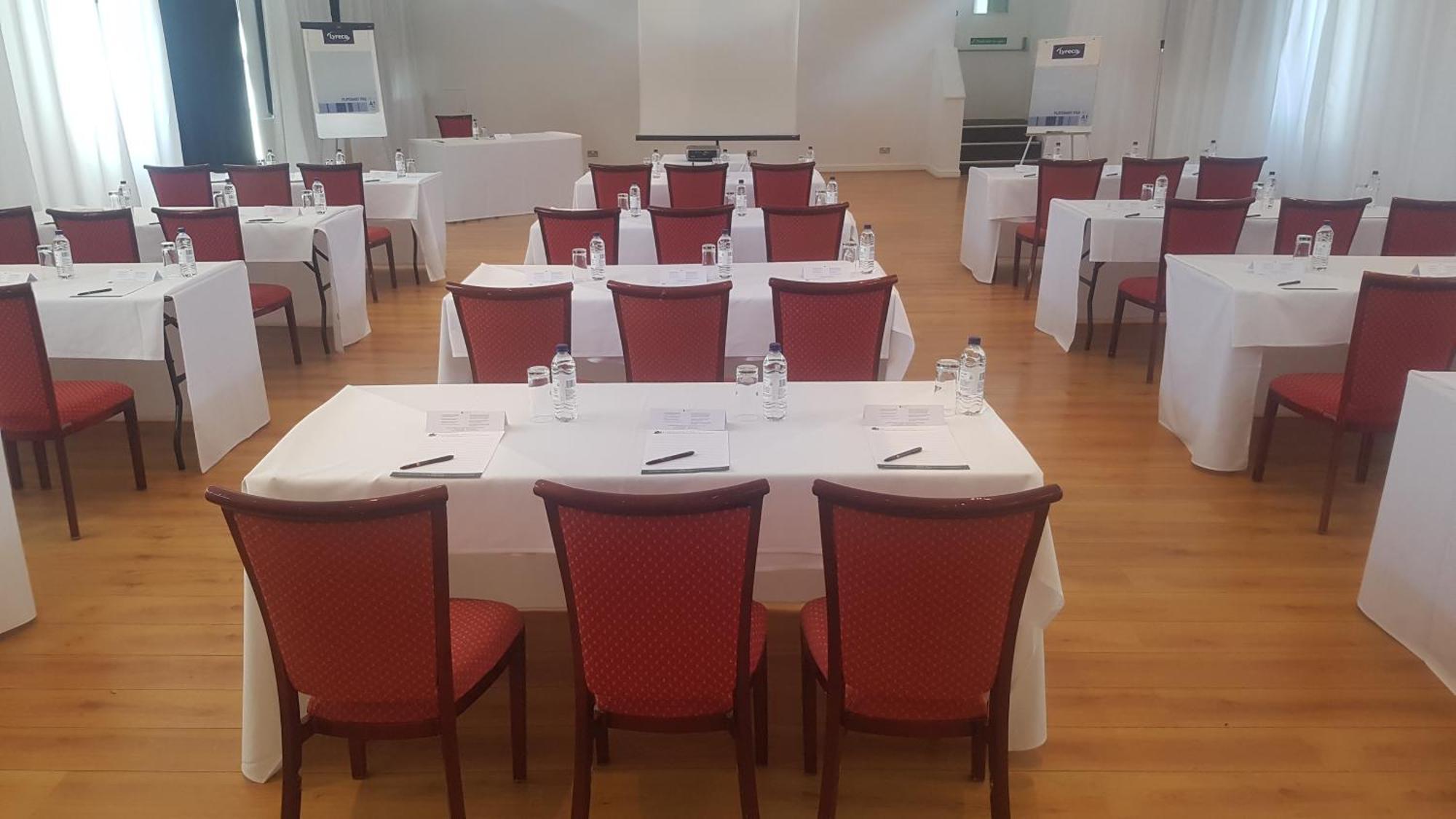 Haughton Hall Hotel & Leisure Club Telford Esterno foto